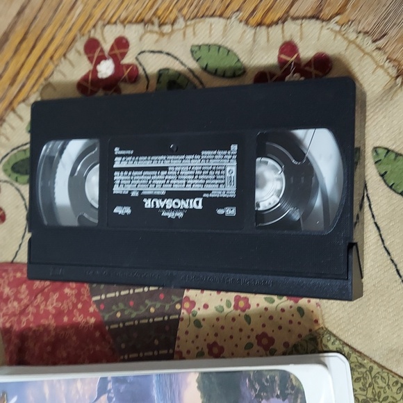 Vintage Walt Disney Pictures Presents Dinosaur VHS - Picture 3 of 9